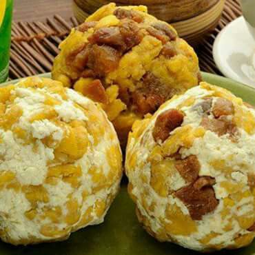Bolón de Verde con queso y chicharrón: tradicional desayuno costeño -   Ecuador
